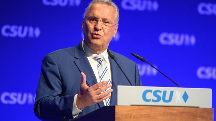 Die CSU schickt den bayerischen Innenminister Joachim Herrmann mit großer Rückendeckung in den deutschen Bundestagswahlkampf.