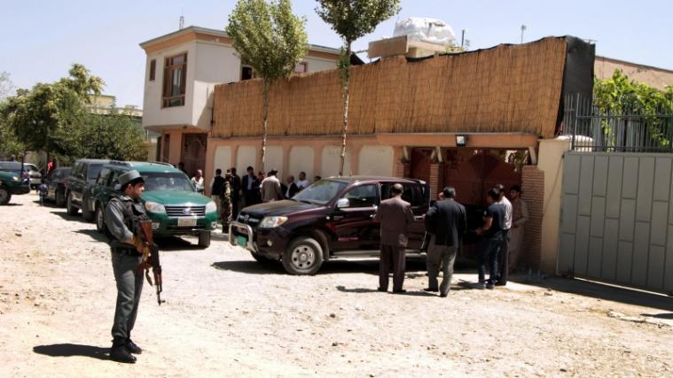 Afghanische Sicherheitsbeamte vor dem Sitz der Gesellschaft für Internationale Zusammenarbeit (GIZ) in Kabul.