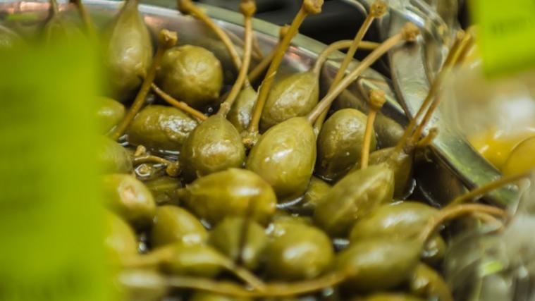 Manche Zutaten geben einem Gericht erst den typischen Geschmack – beispielsweise Kapern.