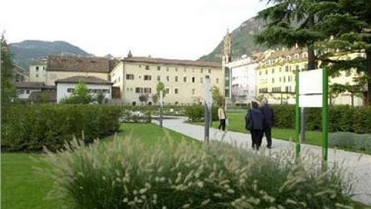 Das Land überlässt der Gemeinde Bozen den Kapuzinergarten bis zum Jahr 2039. Geplant sind eine Aufwertung und eine Verschönerung des Parks - Foto: Gemeinde Bozen