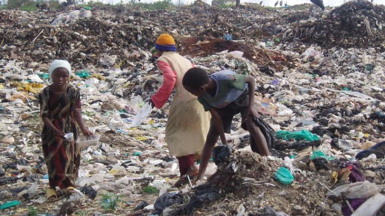 Kinder, die in Nairobi arbeiten müssen.