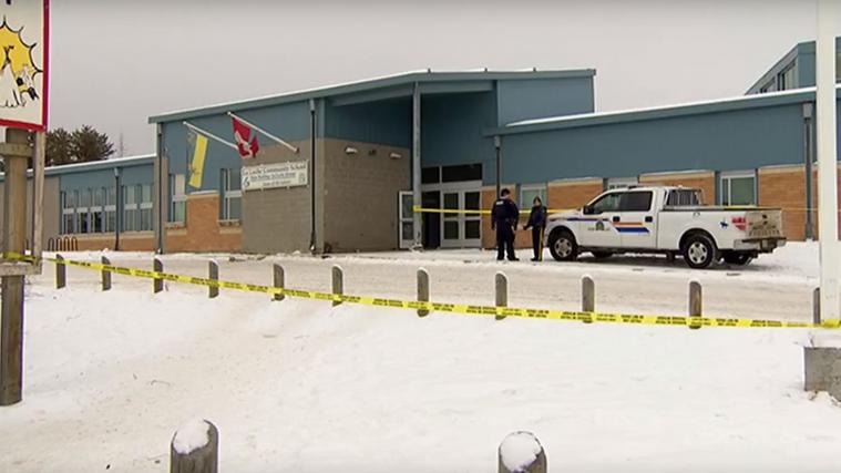 In dieser Schule in der kanadischen Kleinstadt La Loche wurden am Freitag 4 Personen erschossen. (Foto: Screenshot YouTube-Video)