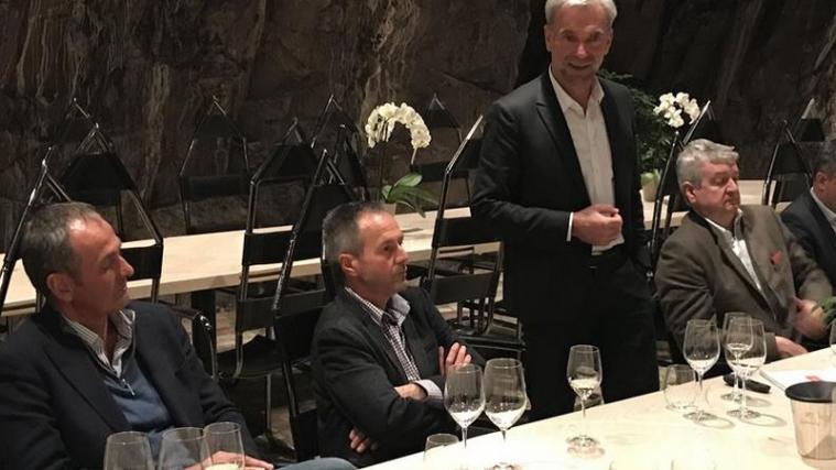 Landesrat Schuler im Austausch mit den Entscheidungsträgern der Obstwirtschaft im Hinblick auf das Zukunftskonzept Landwirtschaft 2030. - Foto: LPA