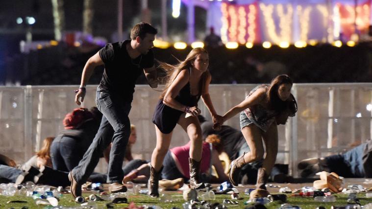 Die Terrormiliz IS hat die Gewalttat in Las Vegas über ihr Sprachrohr „Amak“ für sich reklamiert. im Bild: Flüchtende Menschen am Tatort.