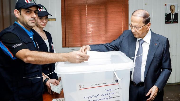 Auch der libanesische Präsident Michel Aoun gibt seine Stimme bei den Parlamentswahlen am Sonntag ab.