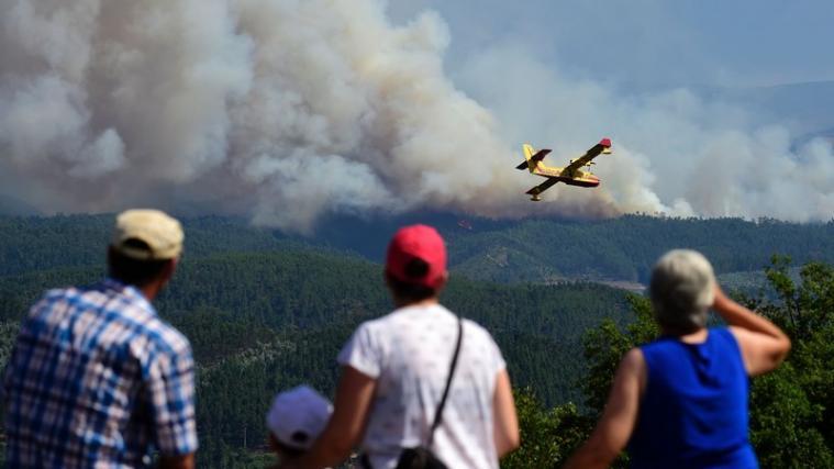 Eines der Löschflugzeuge ist am Dienstag in Portugal abgestürzt.