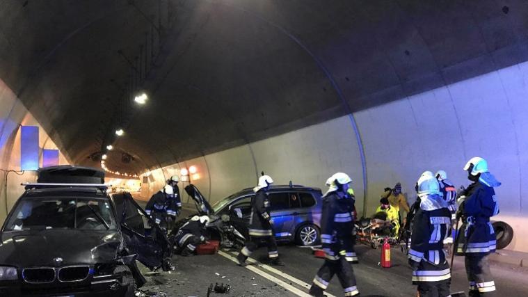 An den Fahrzeugen entstand großer Sachschaden. Foto: FFW St. Lorenzen