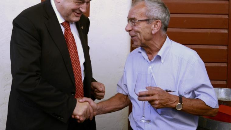 LR Mussner dankt Abteilungsdirektor Urthaler (FOTO:LPA/Paolo Bega)