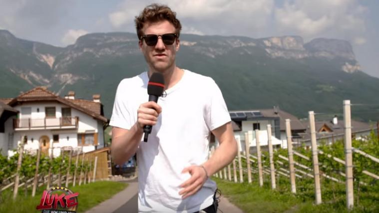 In Eppan hat Luke Mockridge die Spieler des DFB getroffen. - Foto: Youtube