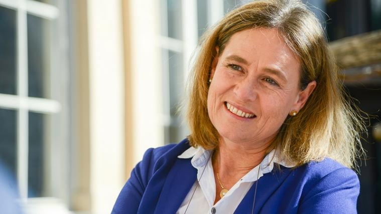 Maria Oberprantacher trägt die Verantwortung über 300 Pflegekräfte. - Foto: DLife