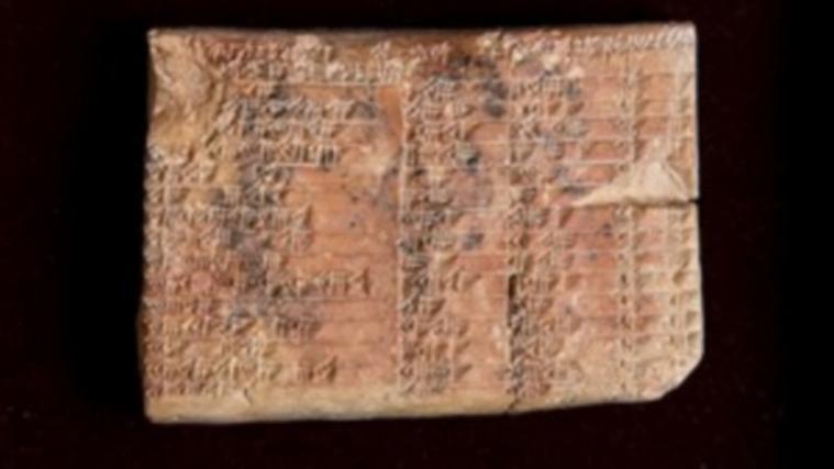 Diese mathematische Tafel gab seit über 100 Jahren Rätsel auf. - Foto: unsw / andrew kelly