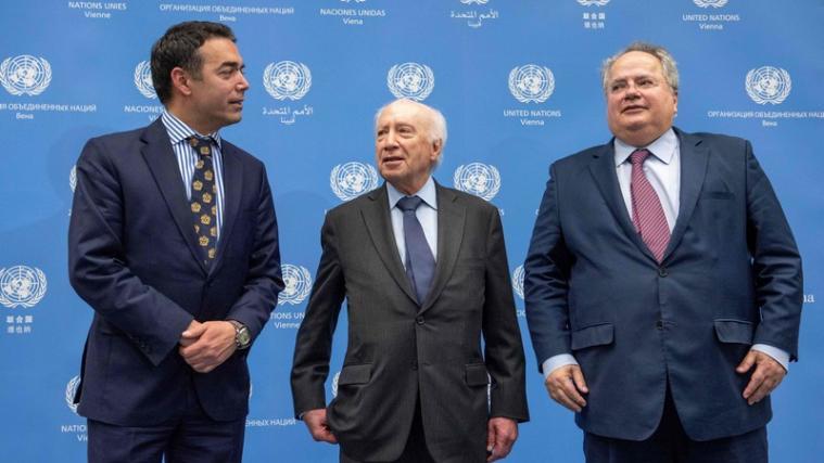 Alexis Tsipras und Zoran Zaev legten einen langen Streit bei.