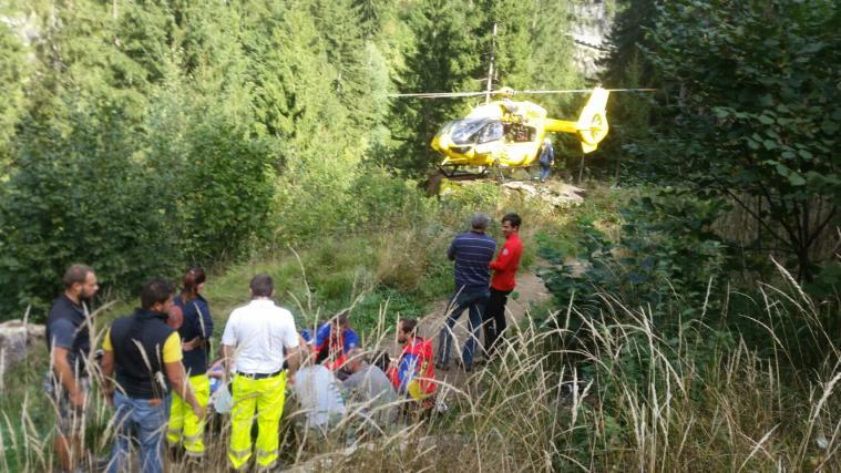 Mit dem Landesrettungshubschrauber Pelikan 1 wurde die junge Österreicherin aus der Passerschlucht geflogen. - Foto: BRD Moos.