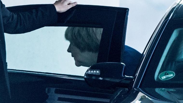 Angela Merkel am Sonntag bei ihrer Ankunft im Kanzleramt.