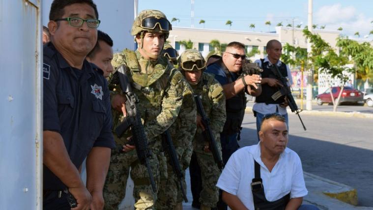 Bei einer Schießerei im mexikanischen Badeort Cancún sind vier Menschen ums Leben gekommen.