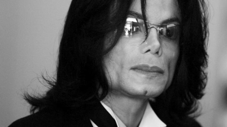 Immer noch der "King": Michael Jackson verdient auch 7 Jahre nach seinem Tod am meisten - im Vergleich zu anderen verstorbenen Stars.