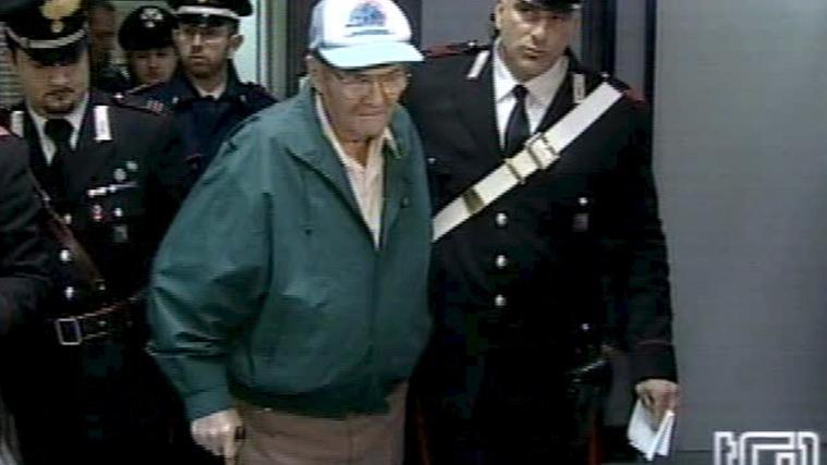 Mischa Seifert nach seiner Auslieferung nach Italien in Rom im Jahre 2008. - Foto: Ansa