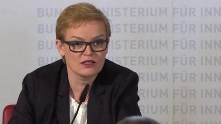 Michaela Kardeis, Generaldirektorin für die öffentliche Sicherheit, gibt die neuesten Details zum Fall bekannt. - Foto: styria