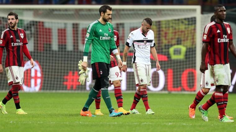 Mit hängenden Köpfen verließen die Milan-Spieler das Spielfeld nach dem Heimdebakel gegen Palermo.