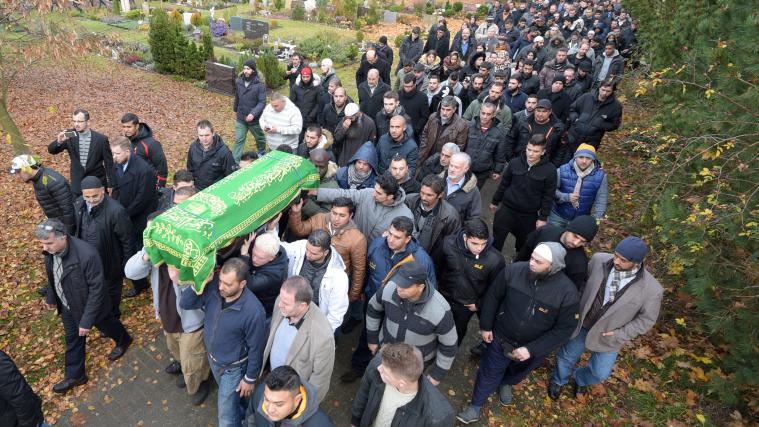 Der ermordete Flüchtlingsjunge Mohamed (6) ist in Berlin beigesetzt worden.
