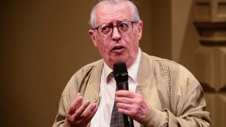 Edoardo Mori, Richter im Ruhestand und Vizepräsident der Schlichtungsstelle für Arzthaftungsfragen, geht mit der Broschüre der Volksanwaltschaft zur Frage „Wurde ich richtig behandelt?“ hart ins Gericht. - Foto: DLife