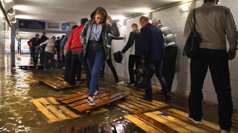 So viel Regen gab es schon lange nicht mehr in Moskau.