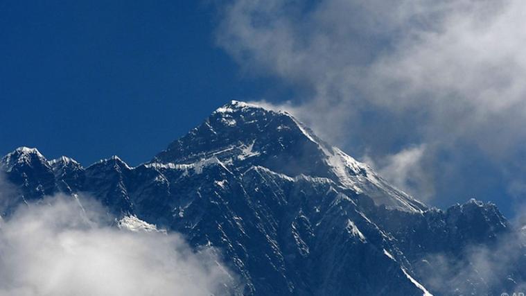 Seit der Erstbesteigung 1953 haben mehr als 5000 Männer und Frauen den Everest erklommen.