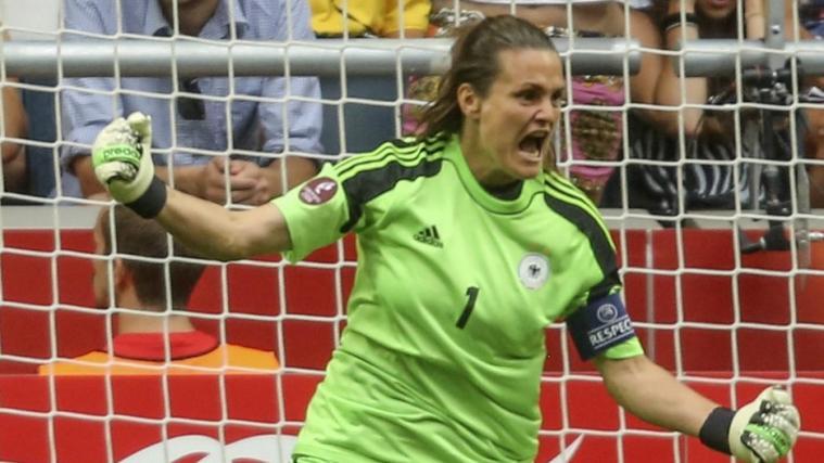 Auch Nadine Angerer droht der FIFA mit einer Klage