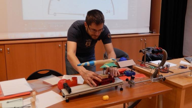 Den Workshop über den Wind leitet der promovierte Physiker Giuliano Zendri. - Foto: Naturmuseum