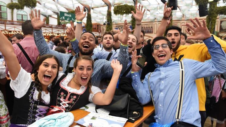 Die "Wiesn" ist eröffnet: Die Gäste freut's.