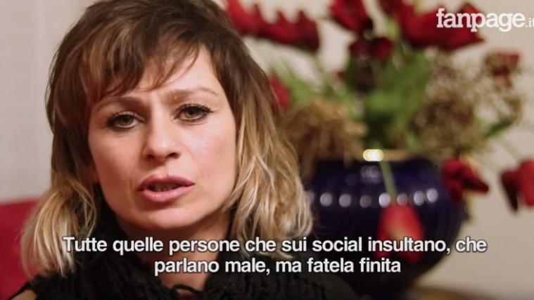 Pamelas Mutter Alessandra spricht Klartext. - Foto: Screenshot/Youtubevideo