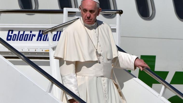 Papst Franziskus ist auf Lesbos angekommen und trifft sich dort mit Flüchtlingen.