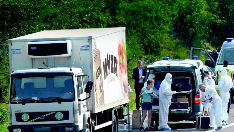 Der qualvolle Erstickungstod von 71 Flüchtlingen in einem von Schleppern benutzten Kühllaster im August 2015 hätte möglicherweise verhindert werden können.