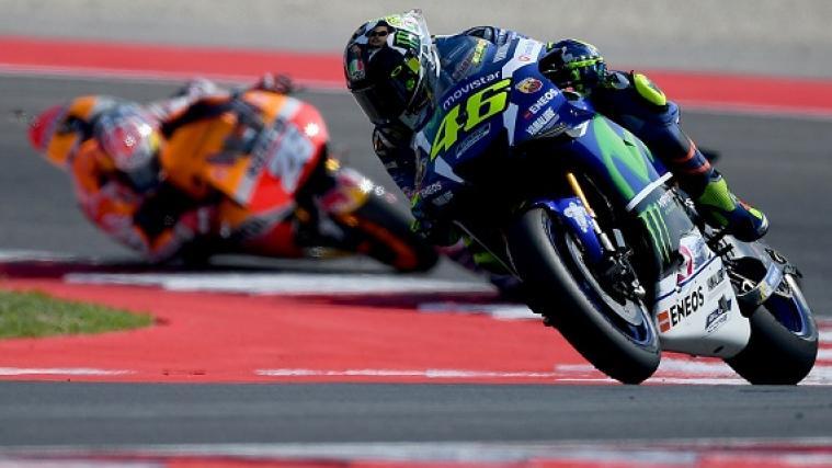 Dani Pedrosa (links hinten im Bild) bezwang Lokalmatador Valentino Rossi (rechts) im Grand Prix von San Marino.