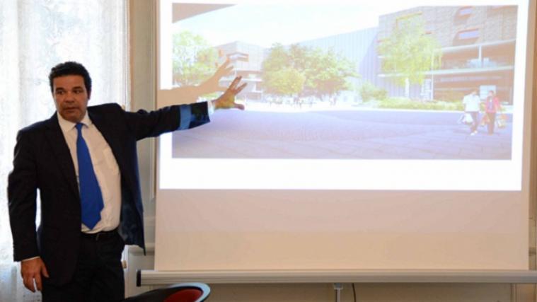 Giovanni Podini erläutert das Projekt zur Aufwertung der Galileistraße. (Foto: DLife)