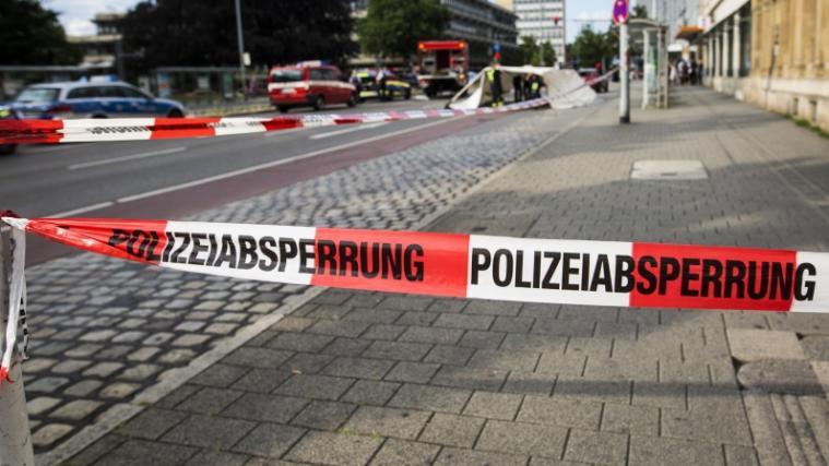 Nach der Bluttat in Reutlingen hat die Polizei den Tatort großräumig abgesperrt.