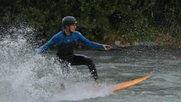 In Brixen gibt es eine lebendige Riversurfing-Szene. - Foto: DLife