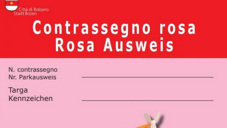 Die Kriterien für die Ausgabe des Rosa Parkausweises in Bozen ändern sich. - Foto: Gemeinde Bozen