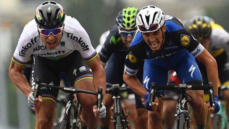 Peter Sagan (links) aus der Slowakei sicherte sich den Tagessieg bei der zweiten Etappe der 103. Ausgabe der Tour de France.