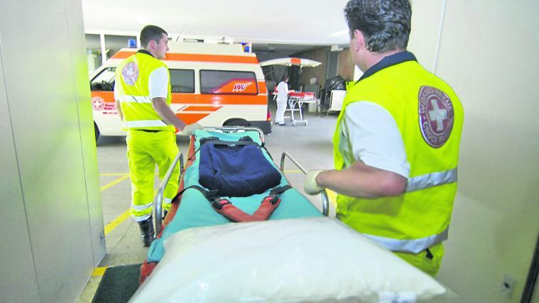 Sanitäter dürfen keine Medikamente verabreichen.