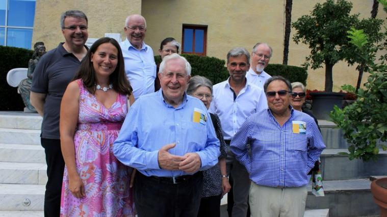 Trauttmansdorff-Präsident Schuler (3.v.re.) und Kuratorin Kompatscher (li.) mit (v.li.) Domkapitular Bieber, Landtagspräsident van Staa, Ministerpräsident a.D. Vogel (vorne Mitte), Abt Erd (hinten rechts).