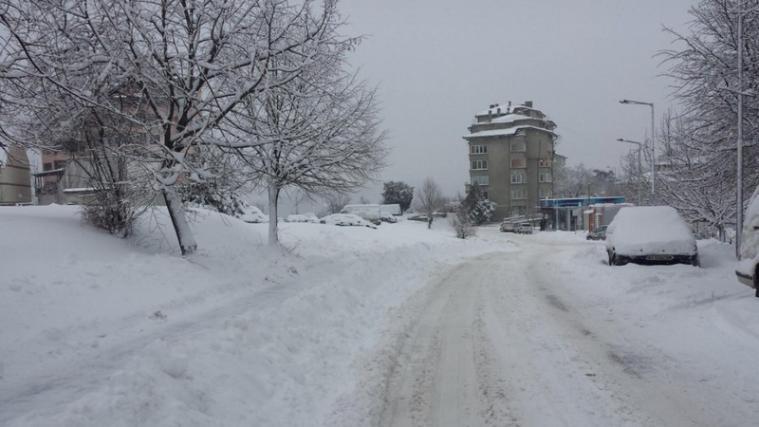 In Sofia herrschte ein Verkehrschaos. Flugzeuge konnten vom Flughafen der Hauptstadt nicht rechtzeitig starten. - Foto: Facebook/ Meteo Bulgaria