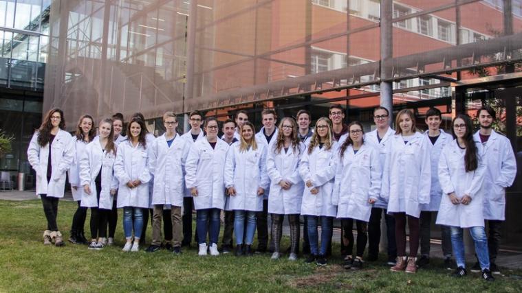 Auch an der EURAC konnten sich die Schüler im Rahmen der Projektwoche über verschiedene Berufe, die die Institute anbieten, informieren - zum Beispiel über die Wissenschaft der Limnologie. - Foto: EURAC