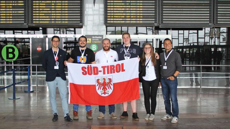 Heißer Herbst: eine Delegation des Südtiroler Schützenbundes in Barcelona. - Foto: www.schuetzen.com