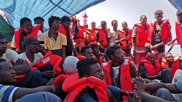 Gerettete Migranten warten an Bord der „Eleonore“ auf eine Lösung. - Foto: ANSA