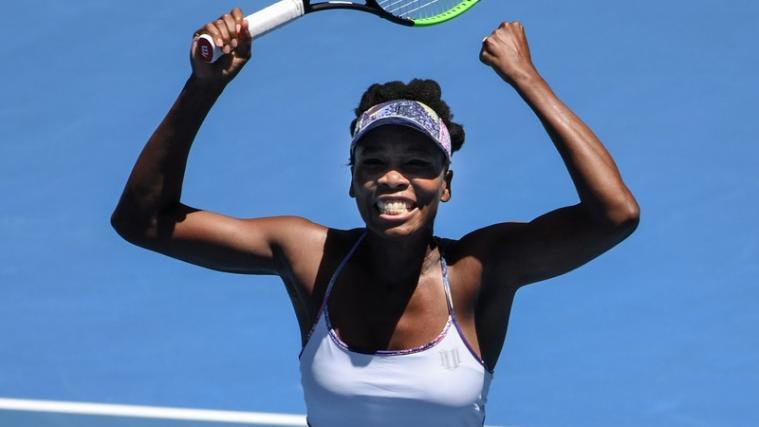 Serena Williams ist als erste Spielerin im Halbfinale der Australian Open in Melbourne.