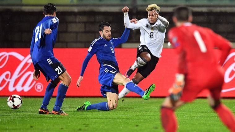 Der 21-jährige Deutsch-Ivorer Serge Gnabry ließ seine Gegenspieler immer wieder aussteigen und erzielte bei seinem Länderspieldebüt 3 Treffer bei Deutschlands 8:0-Kantersieg in San Marino.