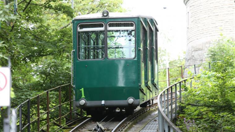 Bei der Versammlung der Grünen soll es um die Standseilbahn Meran-Tirol-Schenna gehen