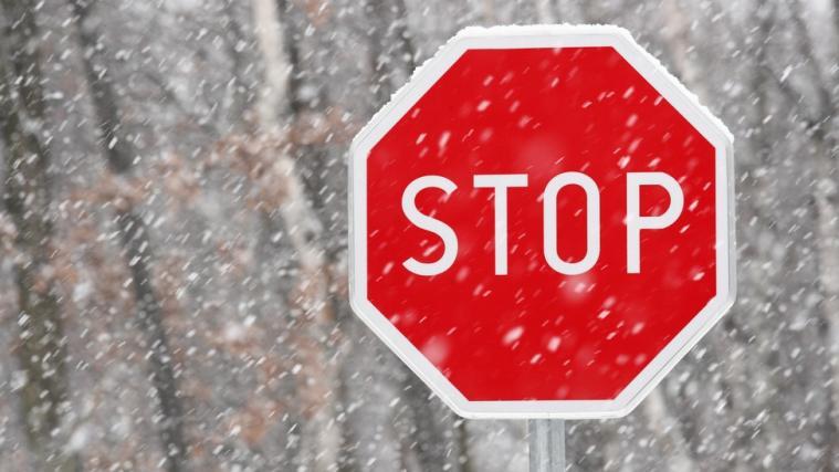 Ein Autofahrer hatte ein Stopschild missachtet und eine Kollision verursacht.
