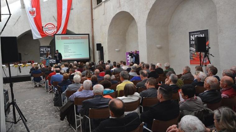 Der Andrang groß, das Fazit ein positives: Die Jahreshauptversammlung der Südtiroler Freiheit. - Foto: STF